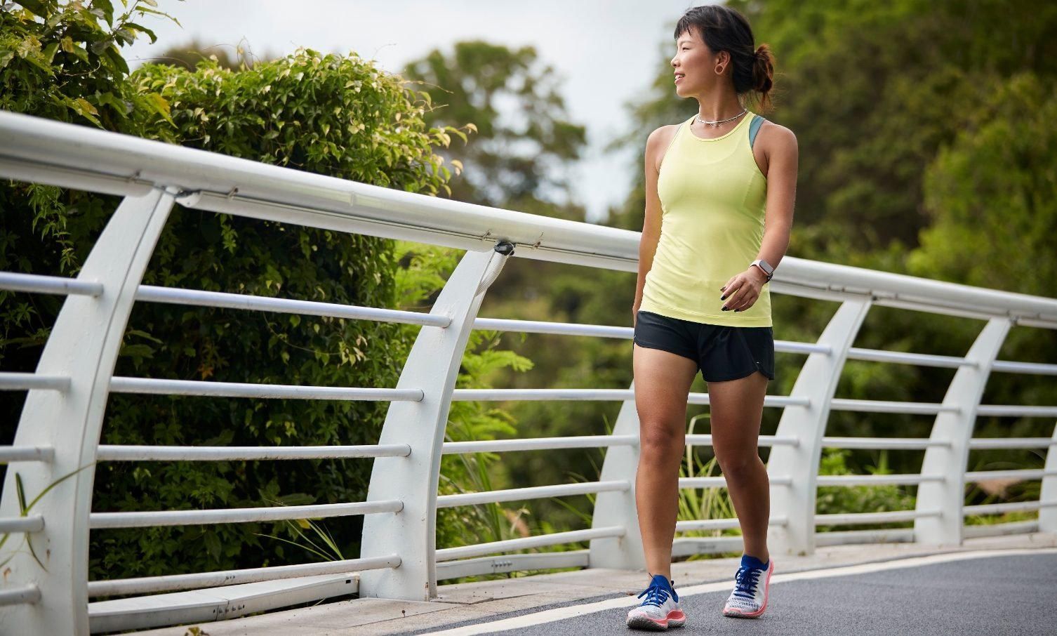 movement_woman_asian_walking_35happy_outdoors_landscape_web-aspect-ratio-1506-906