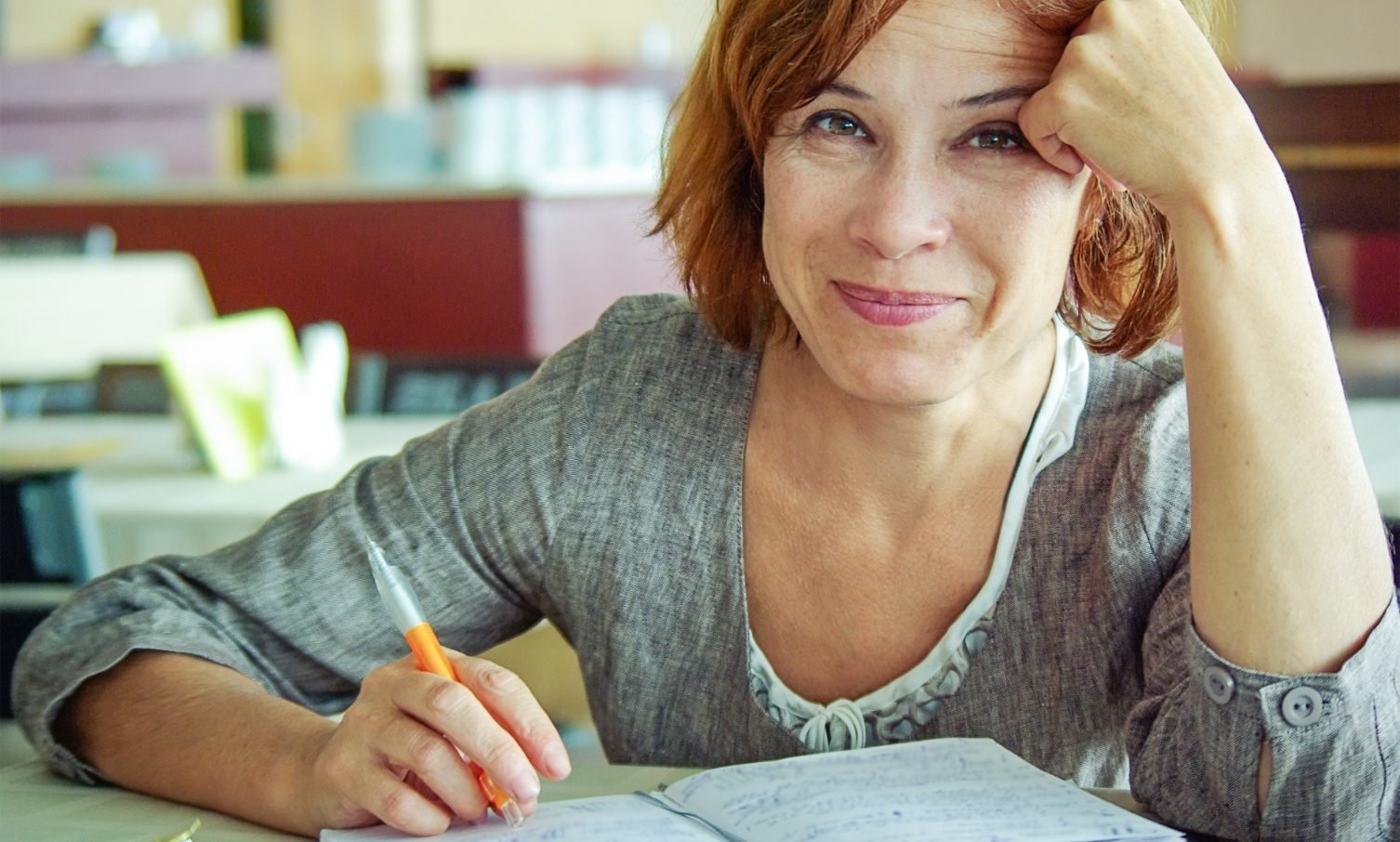 women_personas_writing_happy-40-45_landscape_web-aspect-ratio-1506-906