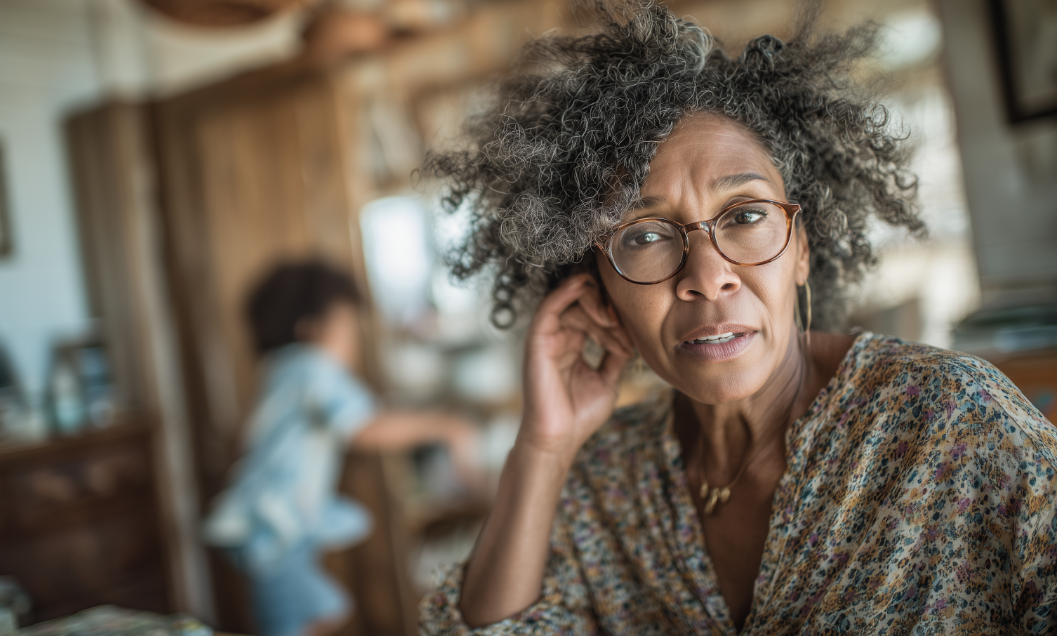 leonardas_afro_american_woman_in_her_50s_looking_stressed_while_f5102da9-71fe-41b4-bd61-9caa7291a02c-aspect-ratio-1506-906