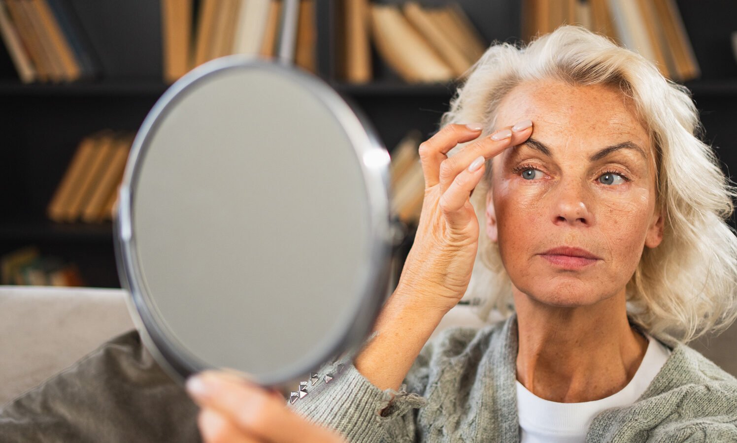 2.1.1.4_visible_changes_face_hair_nails_02_web-aspect-ratio-1506-906