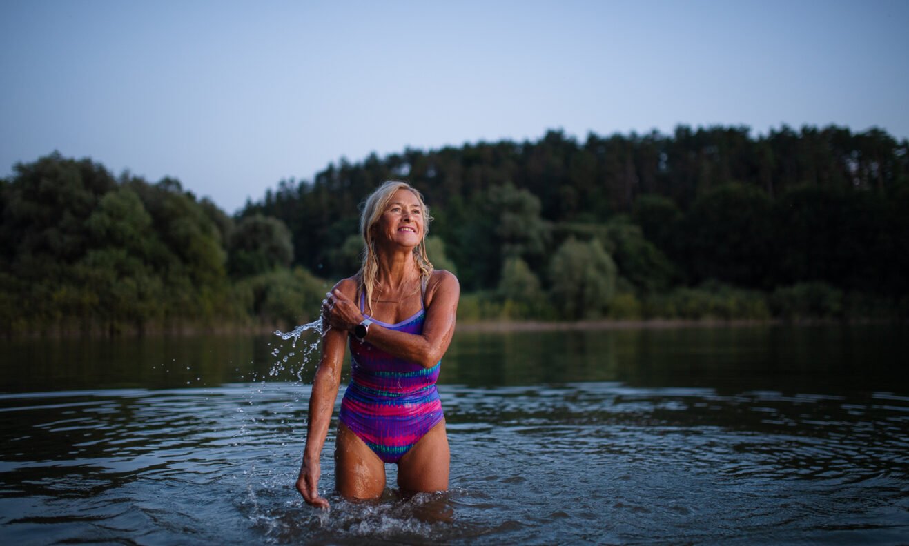 movement_active-woman_water_swimming_50happy_landscape-web-aspect-ratio-1317-792