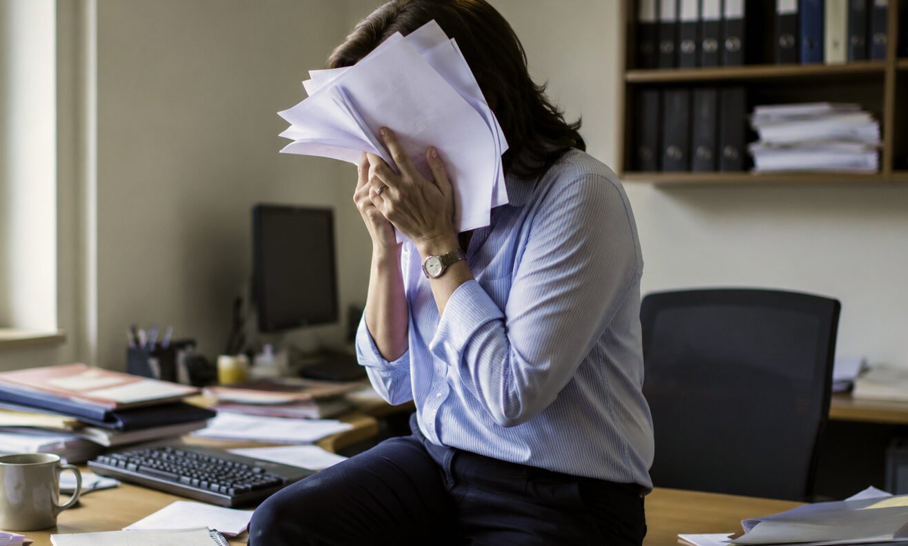 perimenopause-fatigue-and-exhaustion-hero-aspect-ratio-1317-792